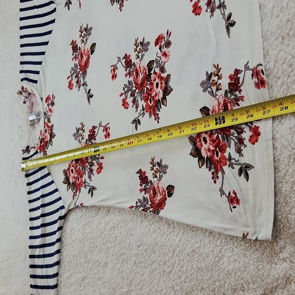 Floral and Striped tshirt, Size 12. So pretty 😍 - Picture 4 of 9